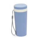  Copo fibra de bambu azul 350ml com parede dupla e alça. Copo produzido em Polipropileno livre de BPA, possui uma tampa de vedação rosqueável e alça de nylon (removível) para transporte. Conserva a temperatura interna durante um período de 1 à 2 horas, mas não dispõe de isolamento térmico. O copo pode ser levado a lava-louças, geladeira e micro-ondas. - 2009146