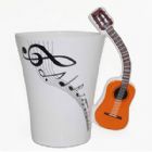 Caneca em formato de violão 330ml