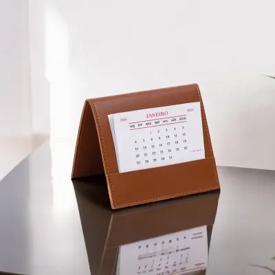 Porta calendário sobre a mesa - 2015129