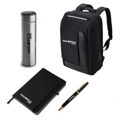 Kit com mochila, caderno, garrafa e caneta