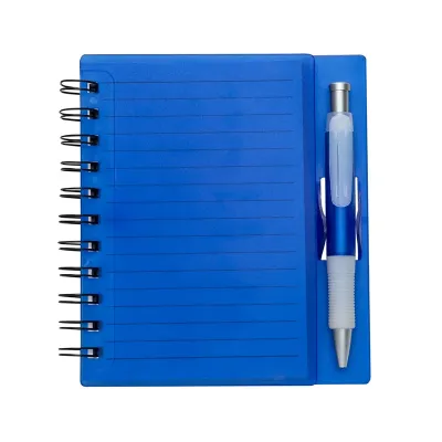 Caderneta com capa transparente na cor azul claro com caneta azul. - 1910739