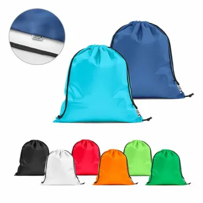 Sacolas tipo mochila disponíveis nas cores vermelho, azul, verde e verde escuro - 1471374