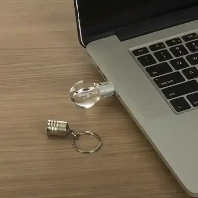 Pen drive Lâmpada  em uso - 1702657