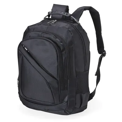 Mochila de nylon 30 litros com quatro compartimentos, sendo o principal com bolso para notebook 15,6. A mochila possui bolsos laterais em malha