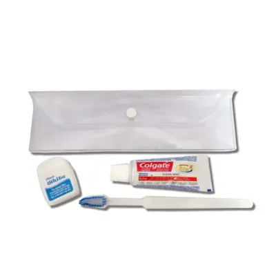 Creme dental Colgate 30g.  Escova dental 34 tufos branca; Fio dental Floss White 25m; Estojo Milão (21,5cm X 7,0cm) em PVC cristal.