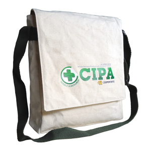 Bolsa carteiro ecológica vertical personalizada, em lona de algodão cru (artigo 390 gr / m²) - Fechamento com aba e botão de imã.