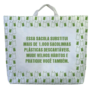 Sacola personalizada em ráfia - Medidas: 45 x 44 x 10 cm. Material externo: Ráfia HD aproximadamente 100 gramas. Extremamente leve (68 gramas).